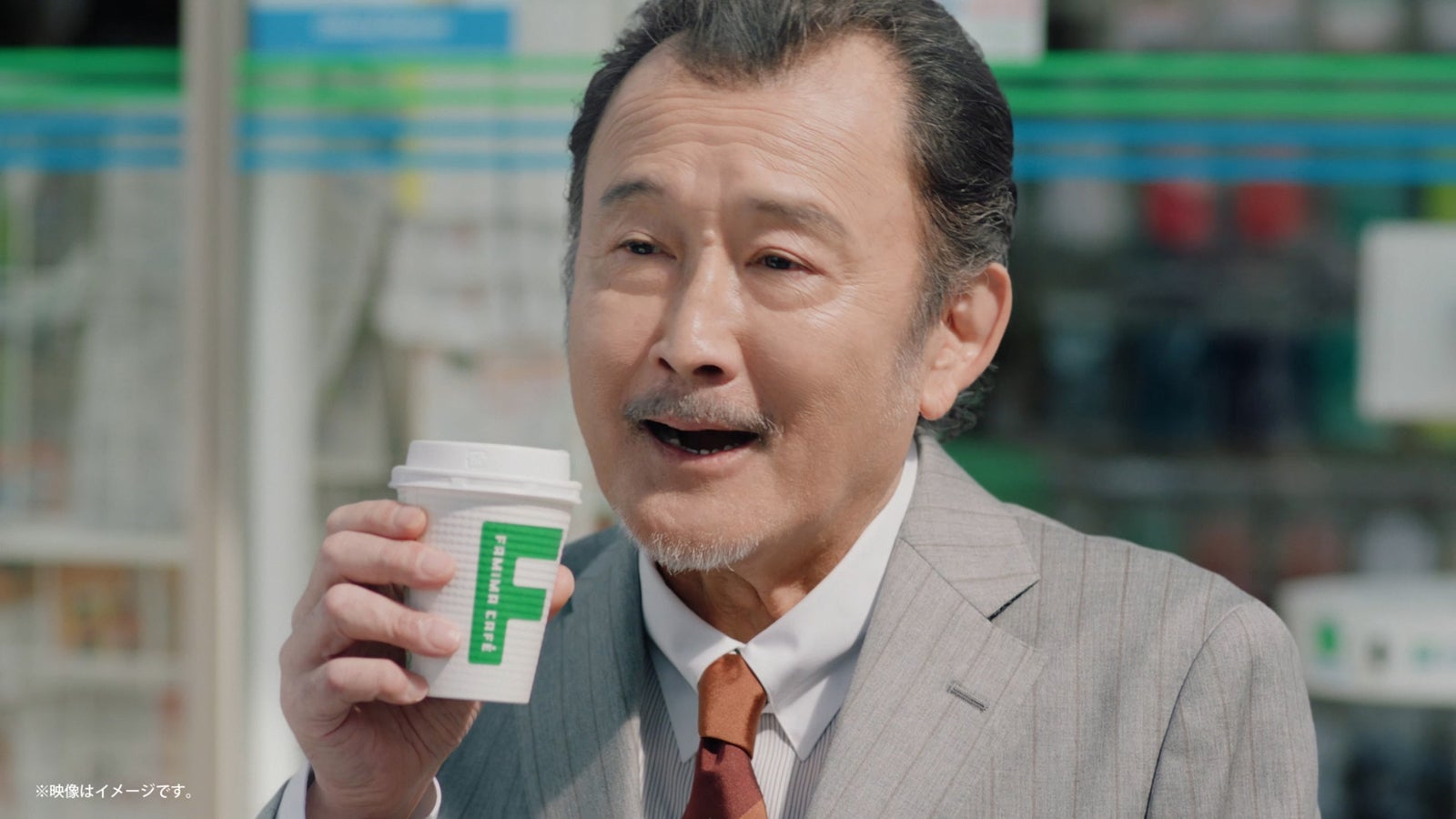 吉田鋼太郎／新TVCM「FAMIMA CAFE刷新うまさに驚け。」篇（提供写真）
