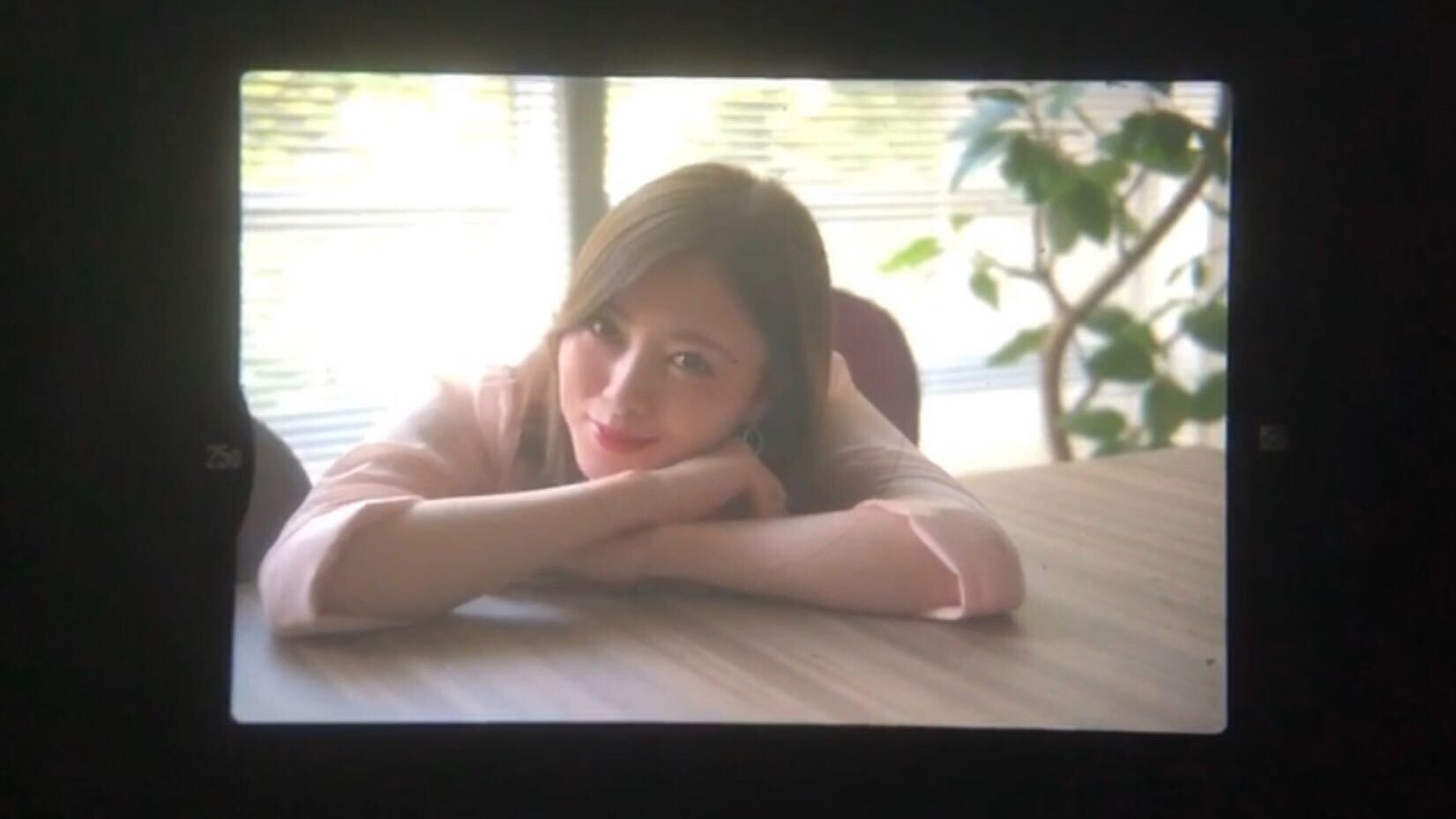 乃木坂46白石麻衣のオフ動画「エモすぎ」「ファインダーごしの女神」と絶賛の声