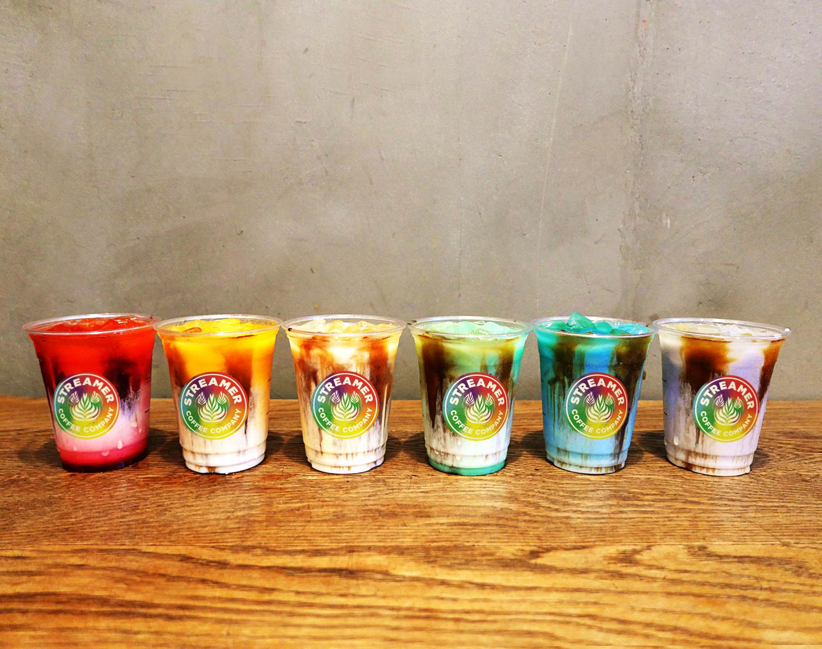 飲む瞬間まで味はヒミツ！SNS映え抜群「レインボーラテ」が「STREAMER COFFEE COMPANY（ストリーマーコーヒーカンパニー）」に登場