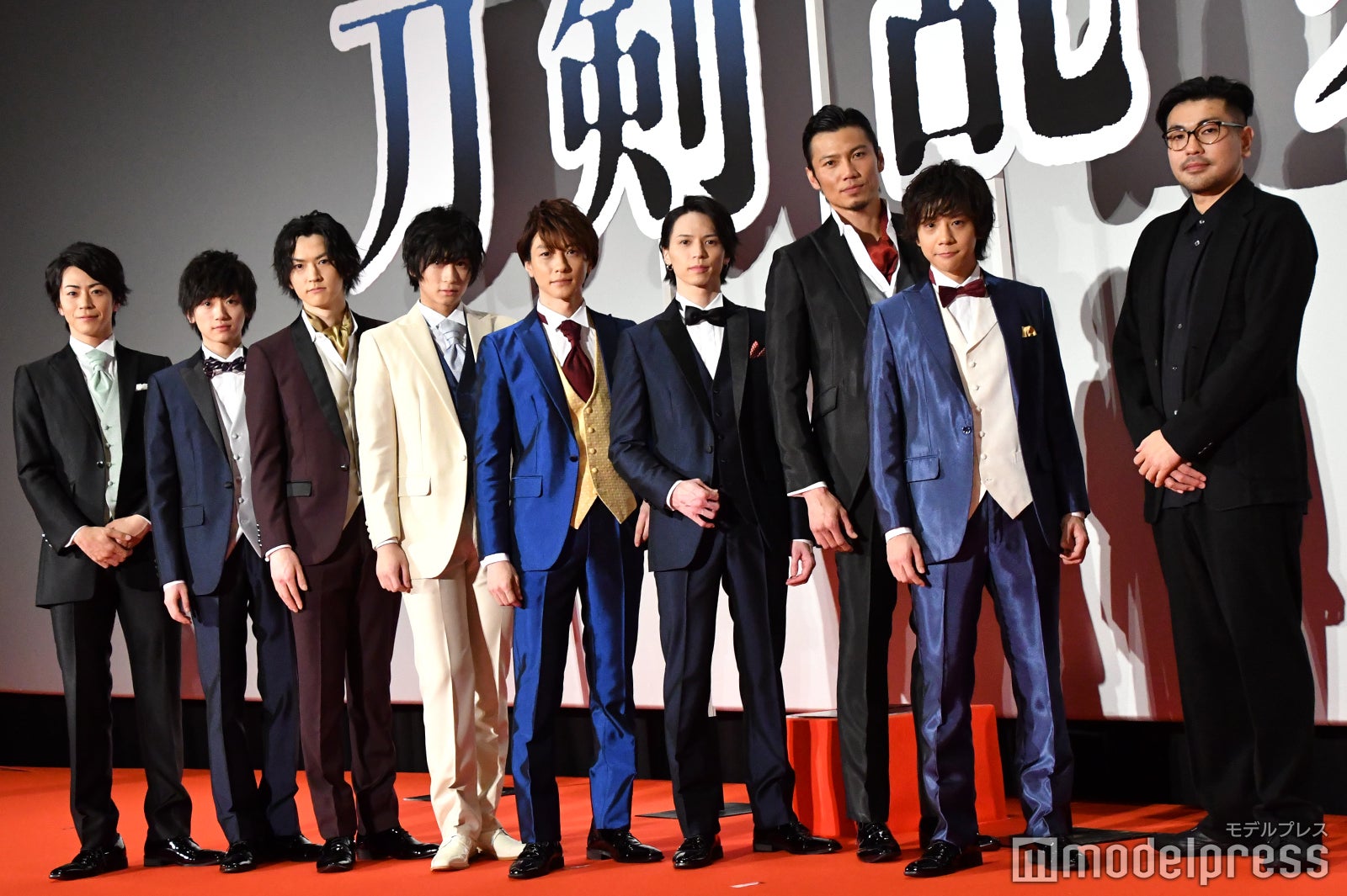 （左から）廣瀬智紀、定本楓馬、和田雅成、荒牧慶彦、鈴木拡樹、北村諒、岩永洋昭、椎名鯛造、耶雲哉治監督 （C）モデルプレス