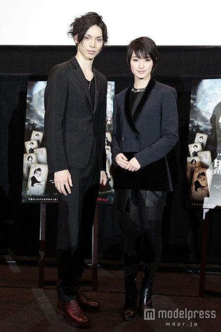 水嶋ヒロ（左）と剛力彩芽（右）