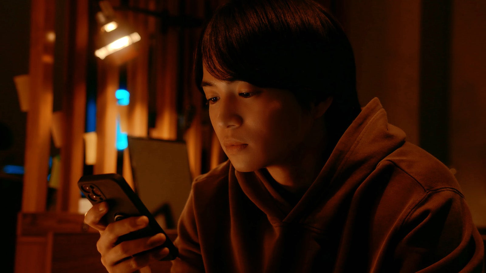 菊池風磨（C）「隣の男はよく食べる」製作委員会