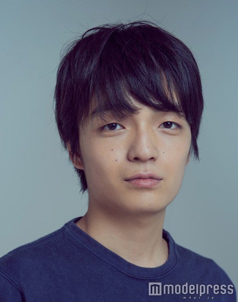 注目の人物 一度見ると忘れられない存在感 Cm 映画に引っ張りだこの個性派俳優 岡山天音 モデルプレス