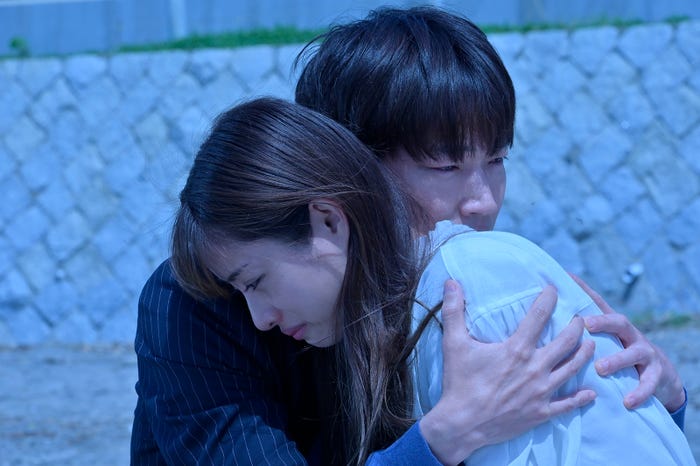 綾野剛、石原さとみ 「恋はDeepに」最終話より(C)日本テレビ