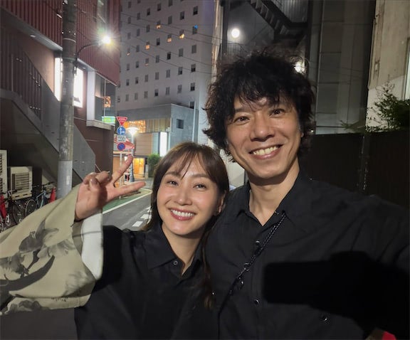 庄司智春、藤本美貴と結婚17周年デート 夫婦プリクラも公開「いい笑顔」「理想の夫婦」