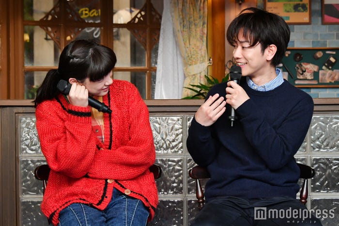 永野芽郁、佐藤健(C)モデルプレス