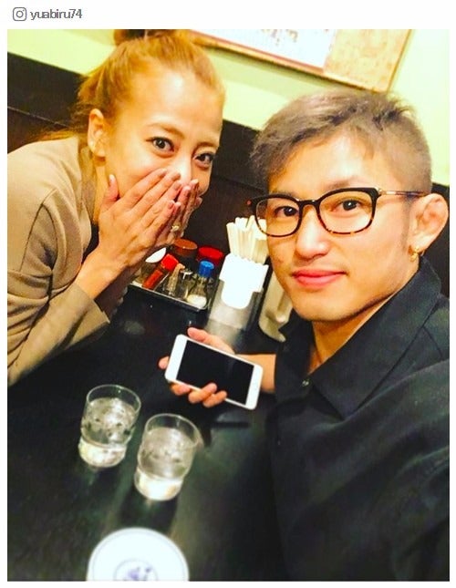 あびる優＆才賀紀左衛門“いい夫婦の日”に深夜デート「恋人時代にタイムスリップ」