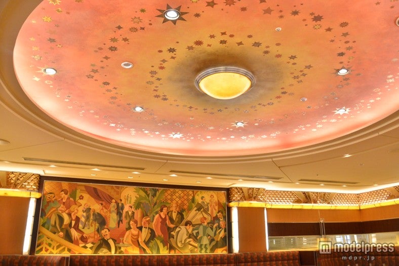 ディズニーアンバサダーホテルのカリフォルニア料理レストラン「エンパイア・グリル」／店内風景