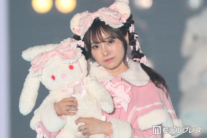 上智大卒・かとゆり、ロリータ×リボンツインテールで甘さ全開【関西コレクション 2024 A／W】