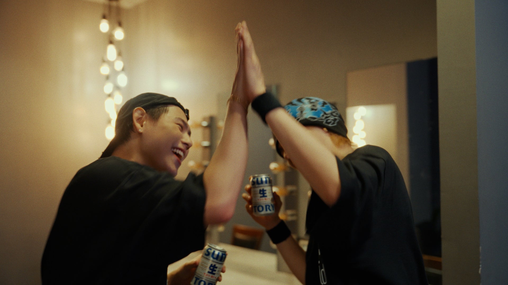 新WEBムービー「サン生と楽曲作ったよ」篇より（提供写真）