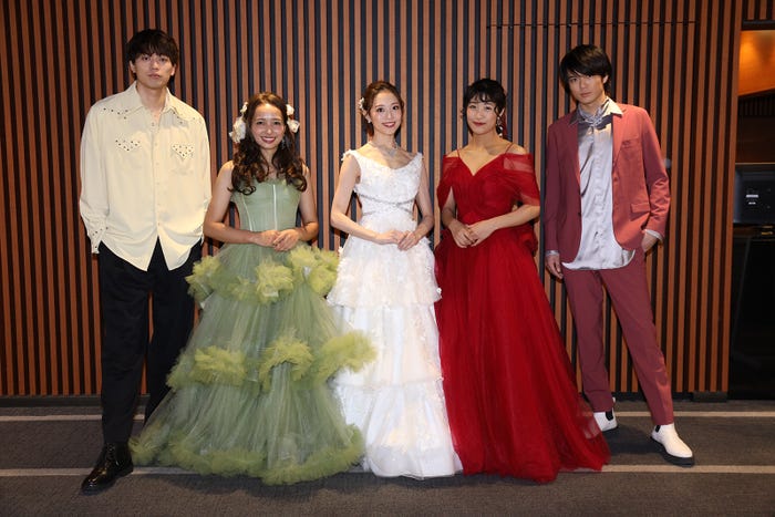 東啓介、豊原江理佳、愛加あゆ、斎藤瑠希、加藤大悟(提供写真)