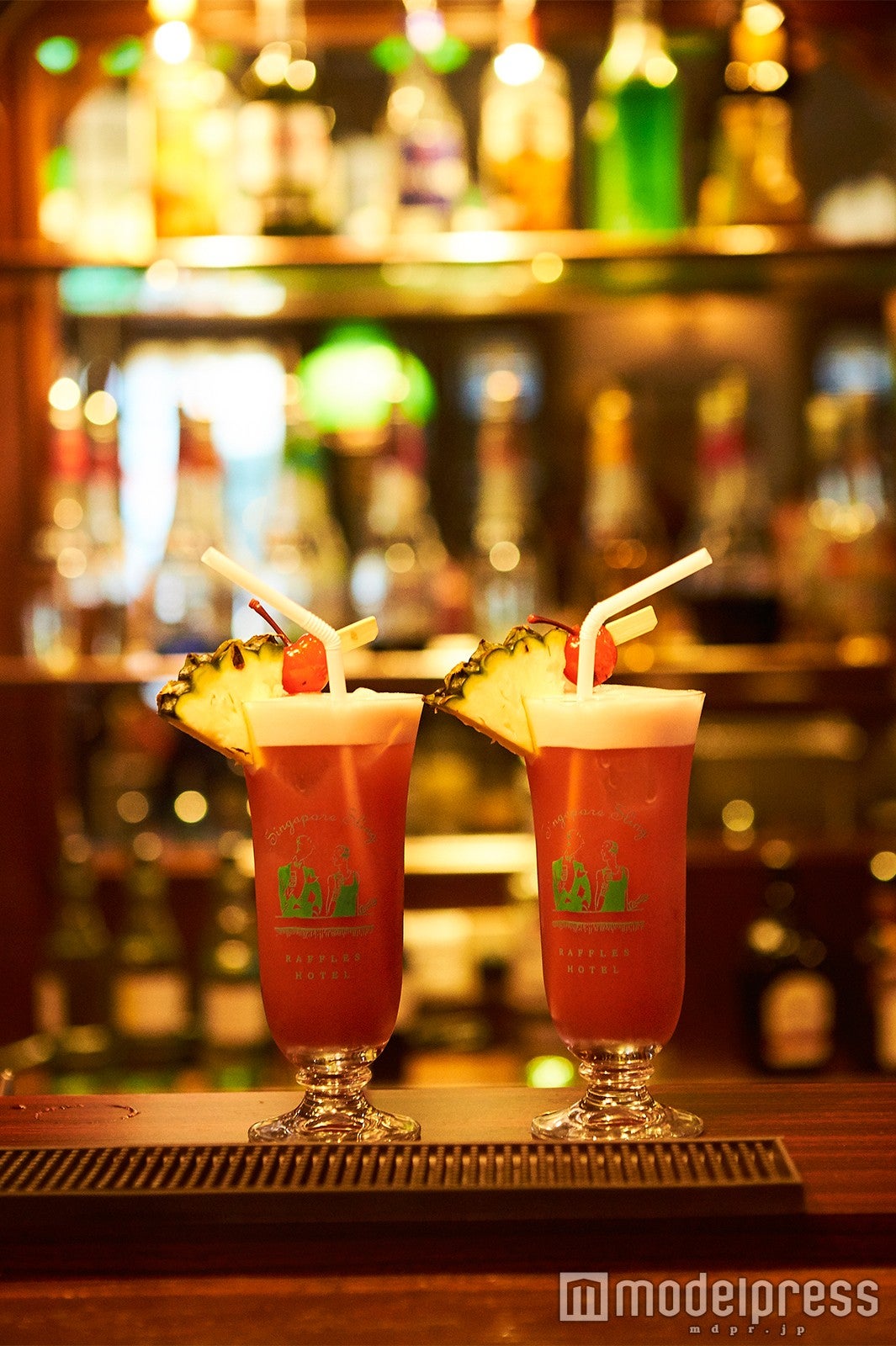 ラッフルズ・ホテルの代名詞とも言える有名カクテル・シンガポールスリング（C）モデルプレス
