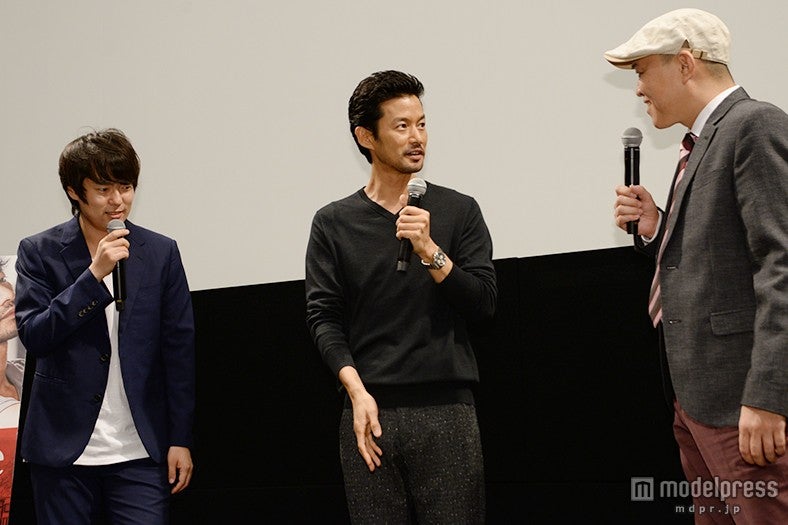 （左から）村本大輔、竹野内豊、千原せいじ