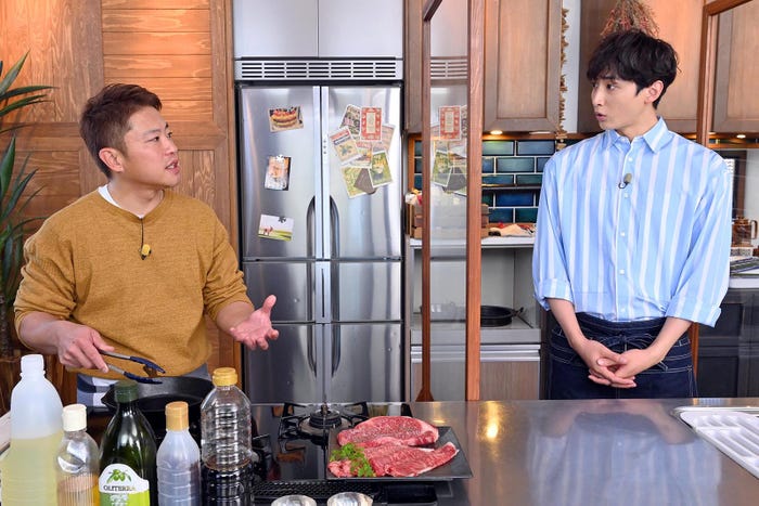 栗原心平、小関裕太(C)テレビ東京