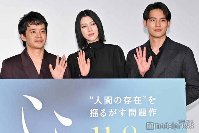 池松壮亮、三吉彩花、水上恒司(C)モデルプレス