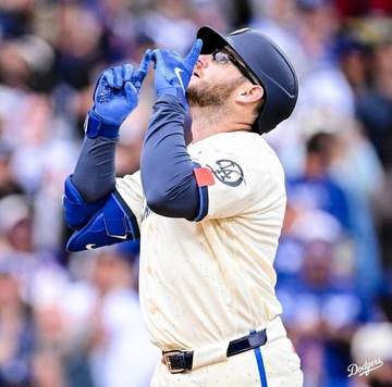 ドジャース マックス・マンシーが同点2ラン！本拠地が沸き返る 体調不良でも出場→チームトップの9号 四回で途中交代