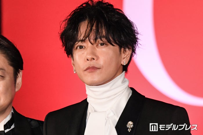 佐藤健、ファンに接近＆サインで会場混乱「押しつぶされてないですか？」気遣い光る【はたらく細胞】
