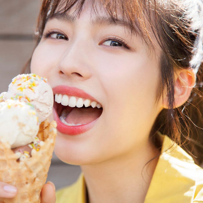 STARDUST SHOPPERS特典イメージ/「秋田汐梨オフィシャルカレンダー2020」より(C)SDP