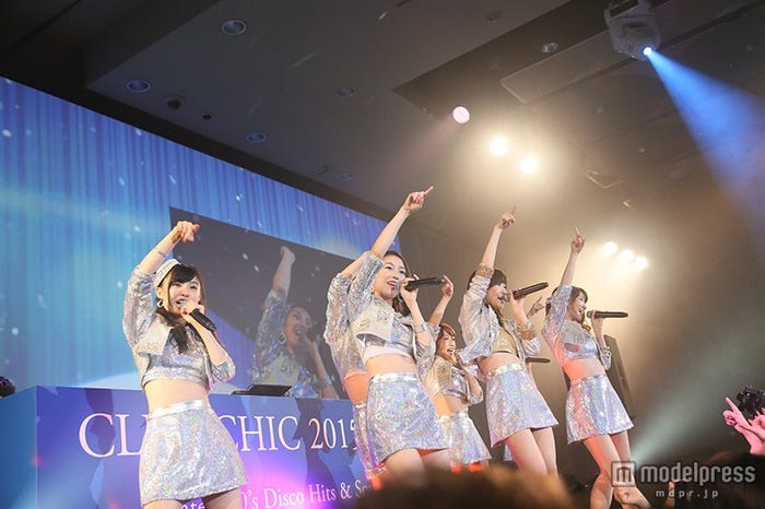 ディスコに登場したAKB48(C)AKS