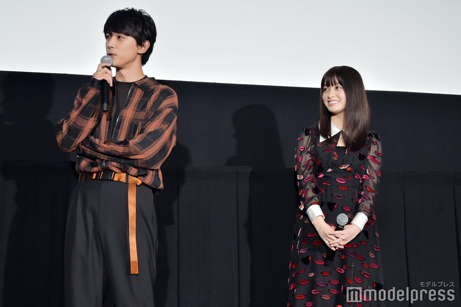 吉沢亮、橋本環奈 （C）モデルプレス