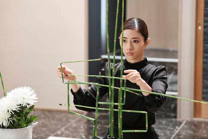 石原さとみ/「高嶺の花」第2話より(C)日本テレビ