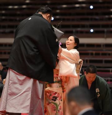 元幕内水戸龍が結婚を公表、娘が3人いた！涙こらえて断髪式「第二の人生を頑張らないと。踏ん張っていきたい」