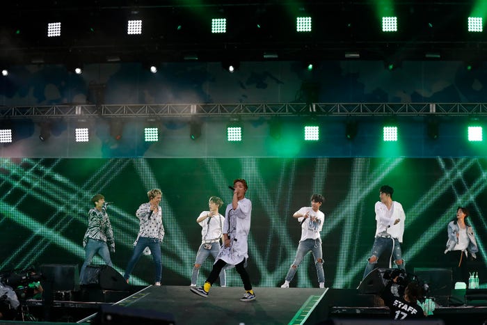 iKON(画像提供:avex)