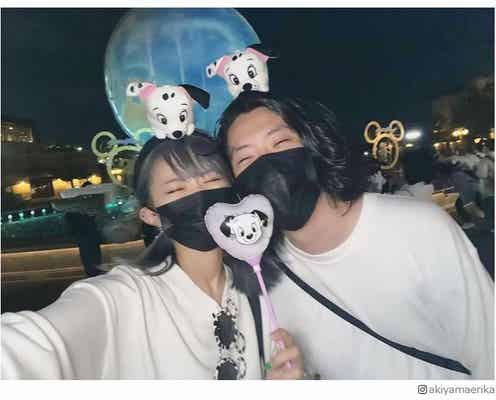 秋山衣梨佳、夫・粗品との“お揃いディズニー”ショットで結婚1年記念報告「めちゃくちゃ幸せそう」「憧れの夫婦」の声