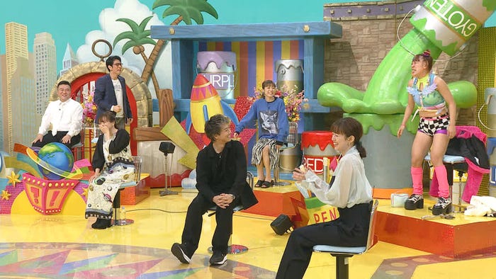(前列左から)牧瀬里穂、TAKAHIRO、佐藤栞里(後列左から)アンタッチャブル、若槻千夏、フワちゃん(C)日本テレビ