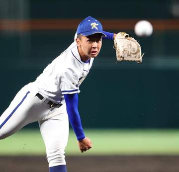 九回2死の緊迫場面で珍事 中京・竹内の遊ゴロが遊撃のユニホームの中に入り内野安打に・・・甲子園どよめき