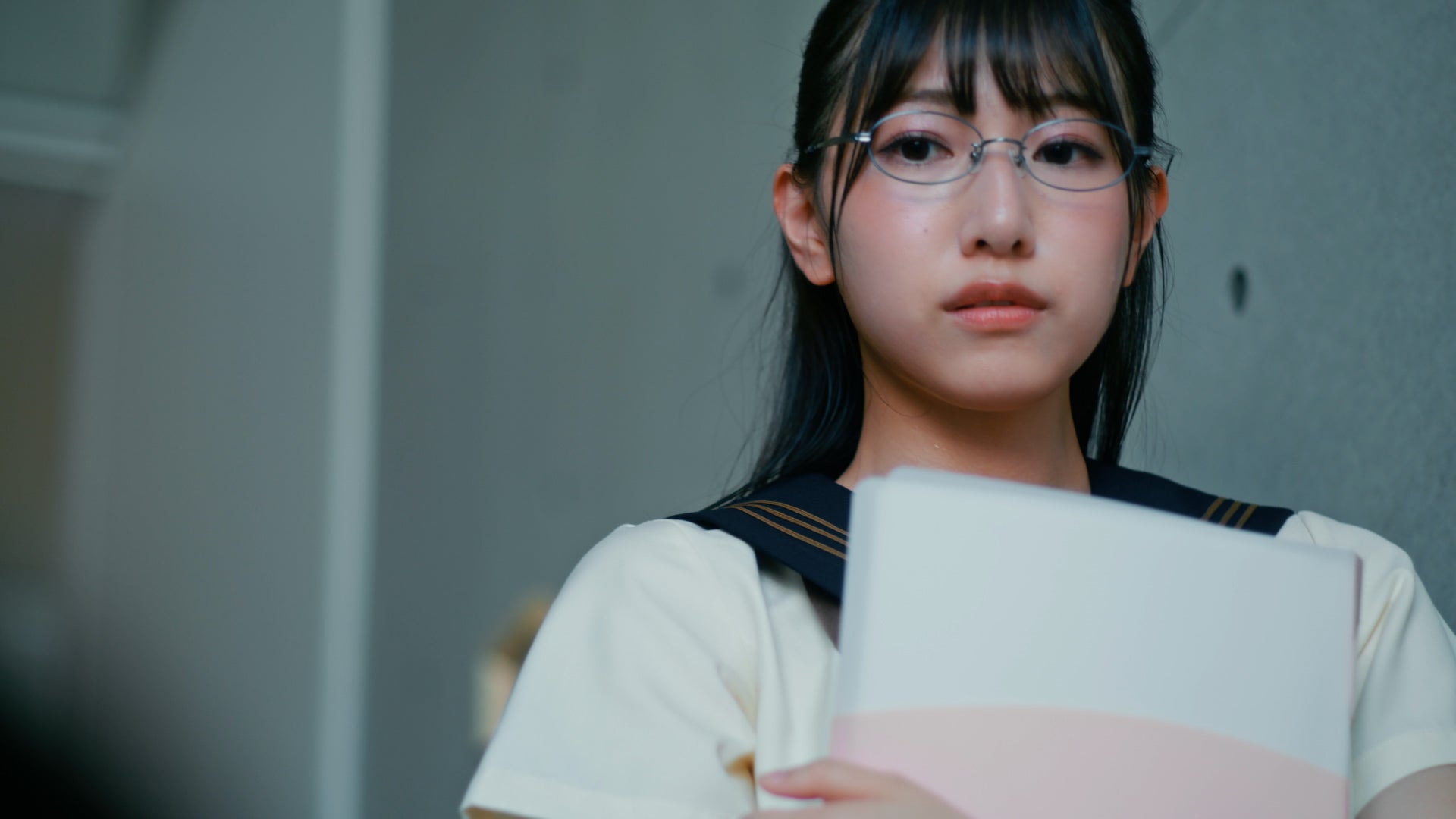 本格的な演技シーンに注目（C）YOANI／KING RECORDS