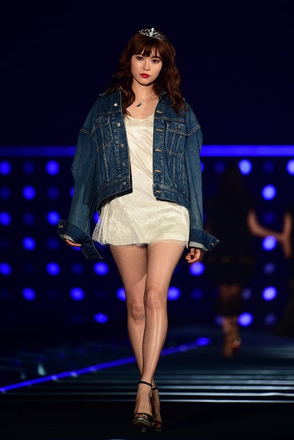 ド定番のデニムジャケット（C）TGC’16 S／S