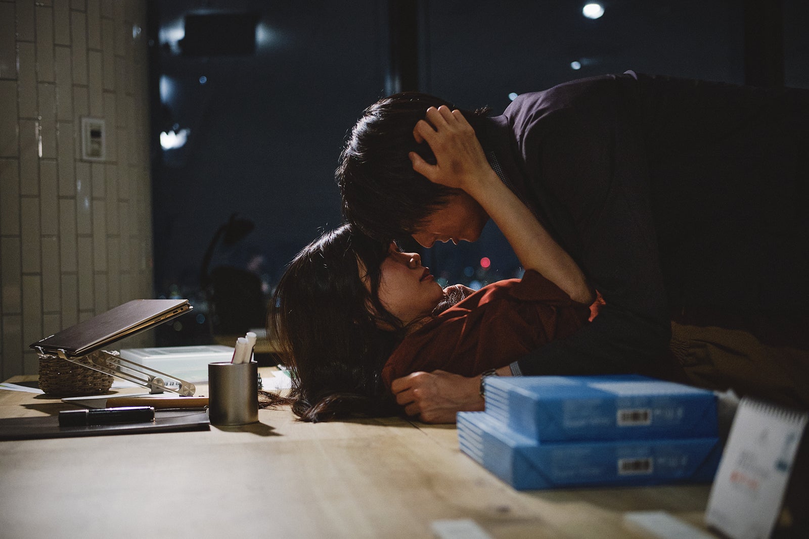 中村加弥乃、永岡拓真「恋愛ドラマな恋がしたい～Kissing the tears away～」第9話モデルプレス独占カット（C）AbemaTV, Inc.