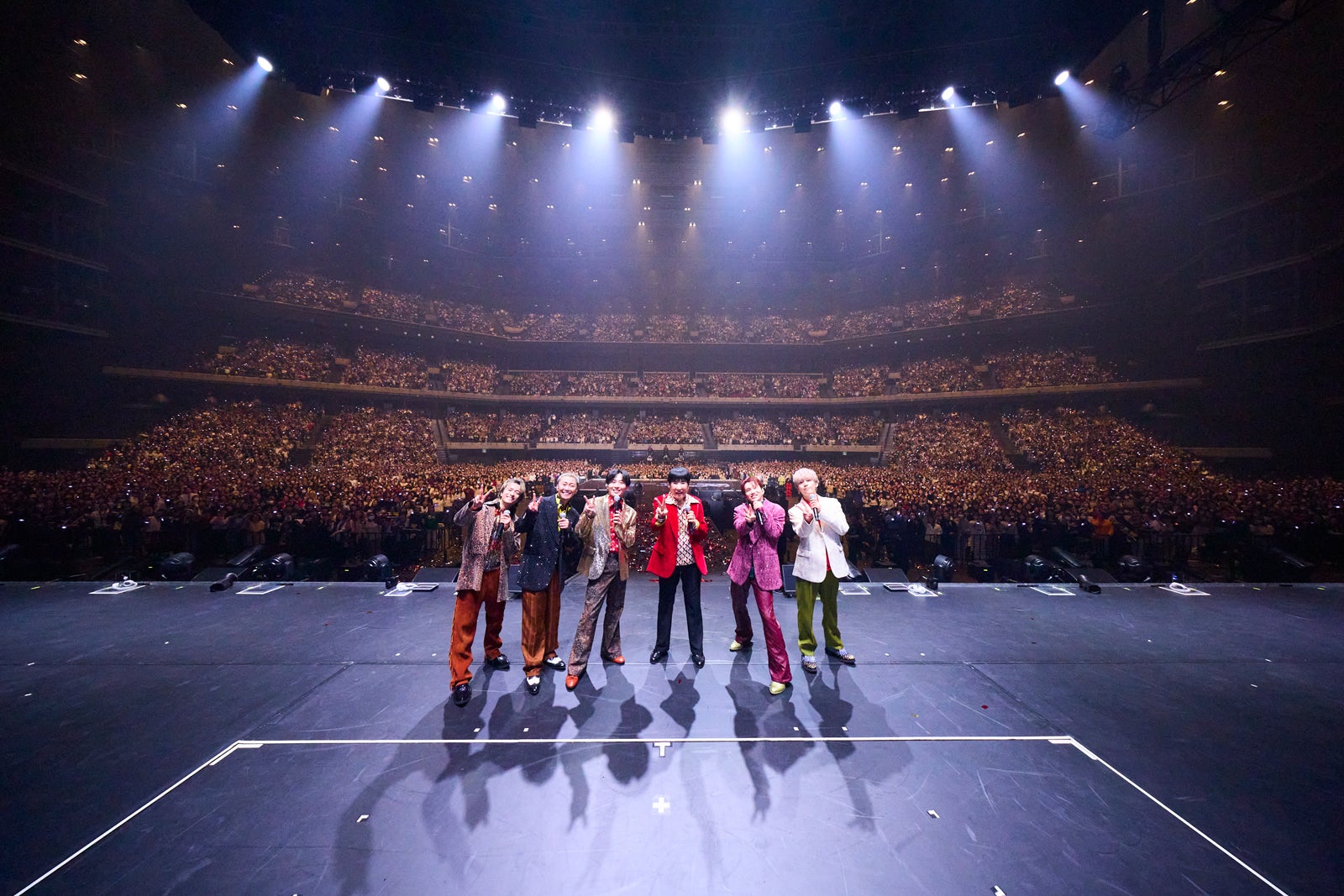 （左から）和田颯、大野雄大、工藤大輝、和田アキ子、花村想太、 岩岡徹（提供写真）