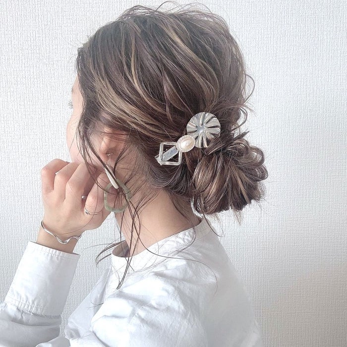 大人に似合うお団子ヘア特集 簡単にこなれ感を出す方法を人気スタイルと共にご紹介 モデルプレス 大人に似合うお団子ヘア特集 簡単にこなれ感を出す方法を人気スタイルと共にご紹介 モデルプレス
