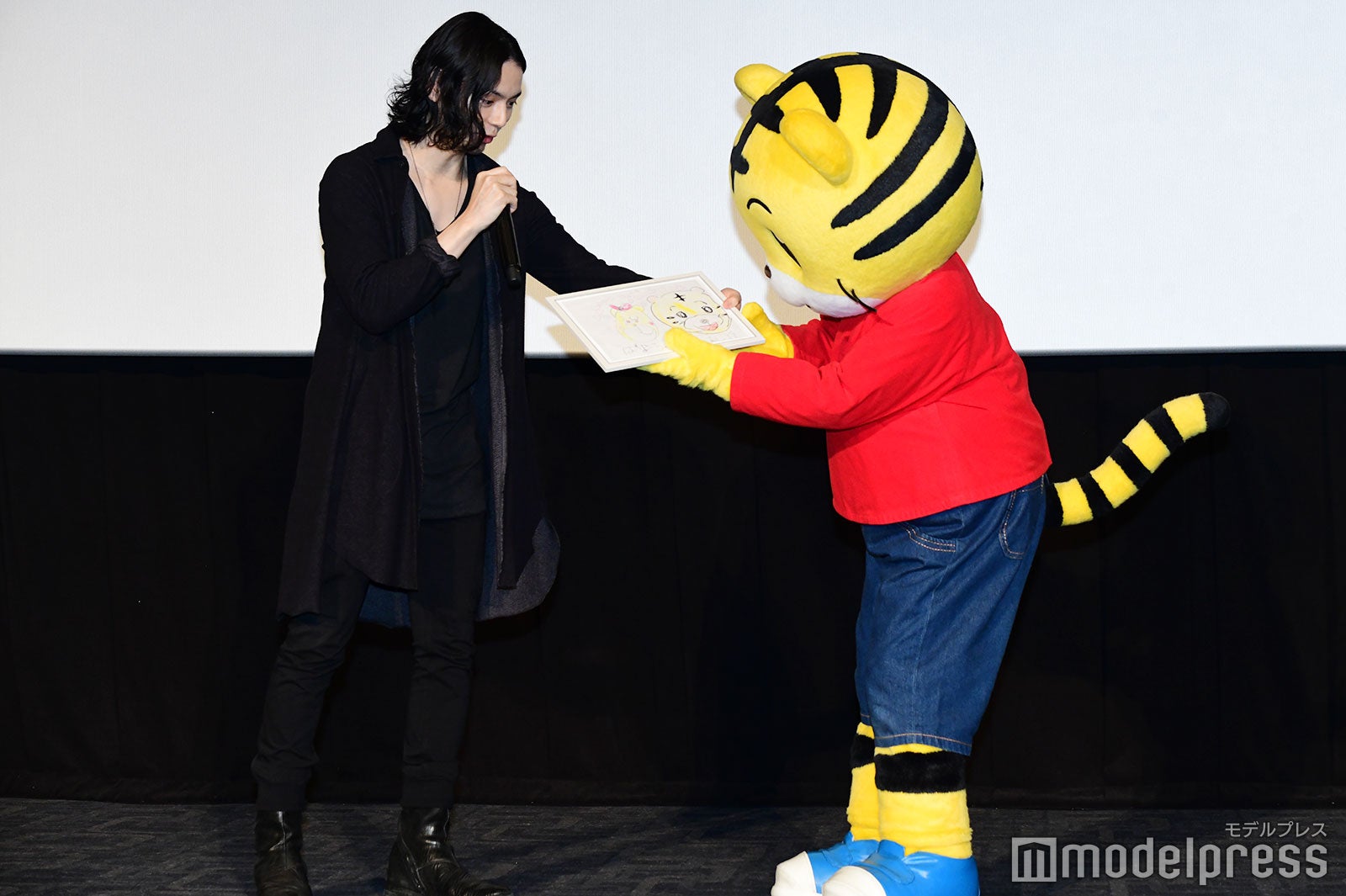 水嶋ヒロ、しまじろう（C）モデルプレス