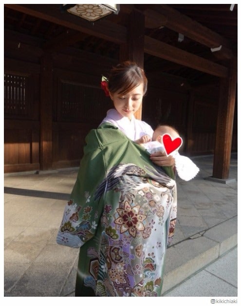 伊藤千晃、第1子との2ショット公開で「母の顔」 お宮参りを報告