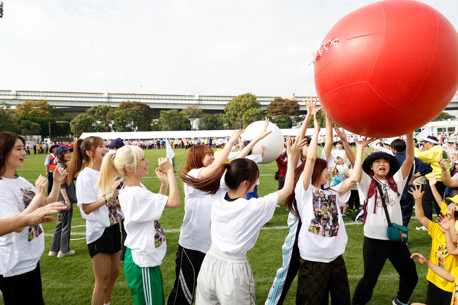 Girls2（提供写真）