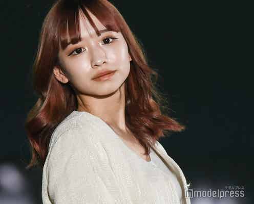 17歳現役JKママ・重川茉弥、カジュアル秋コーデで大人気分 赤髪が可愛い<関コレ2021A/W>
