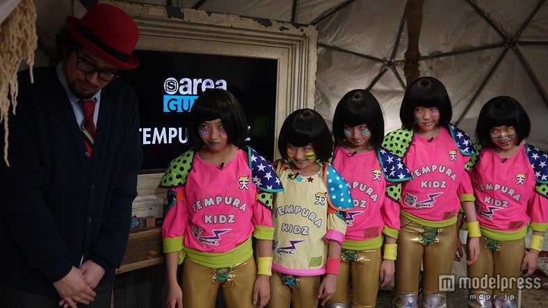 （左から）VJのサイトウ“JxJx”ジュン、TEMPURA KIDZ