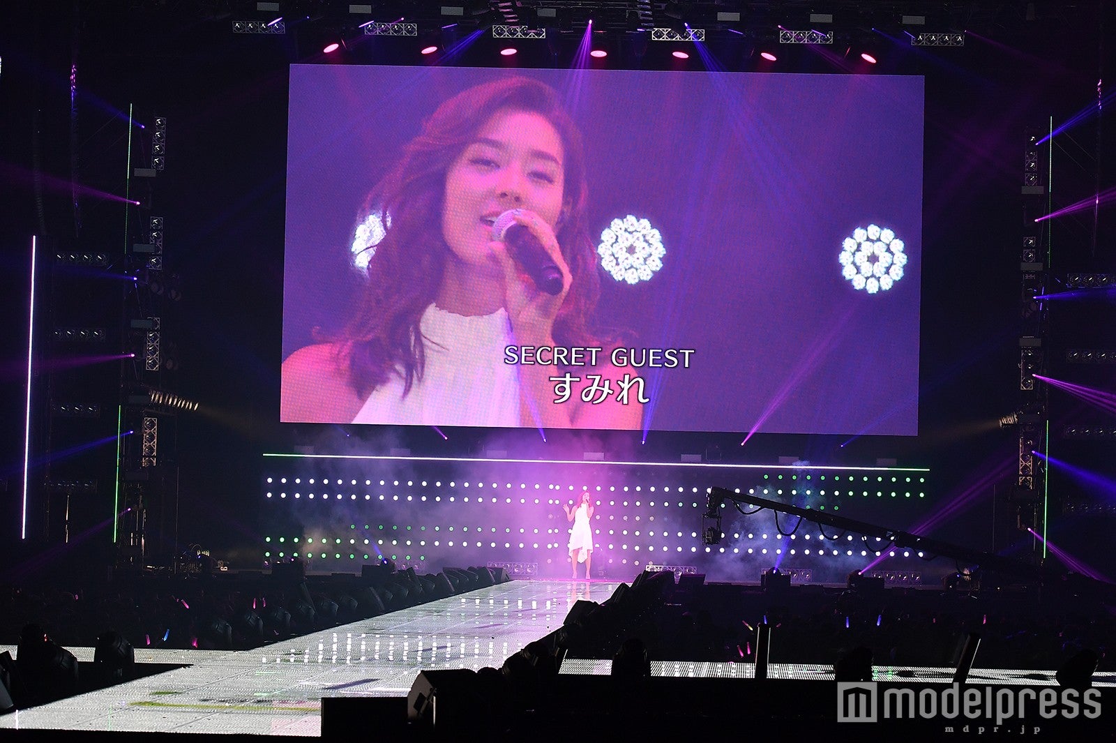 すみれ （C）モデルプレス