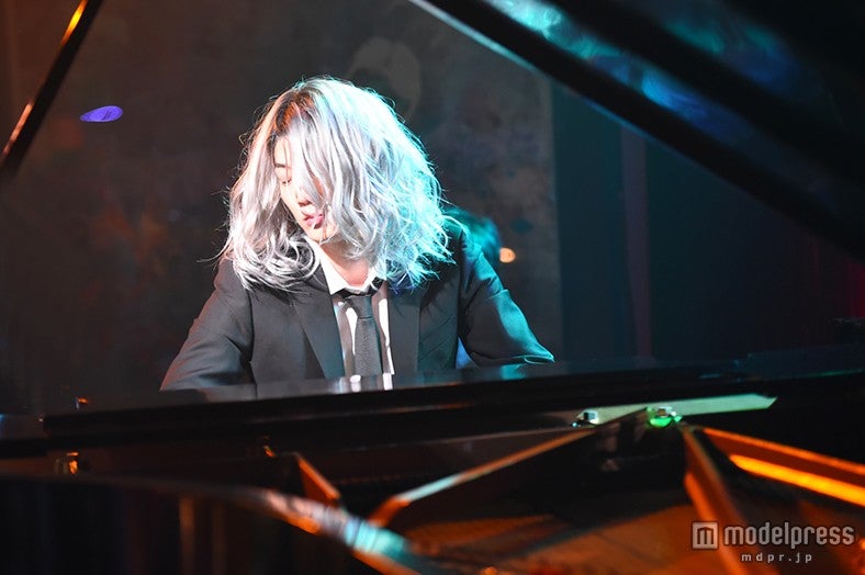 綾野剛、情熱的なもう一つの顔解禁