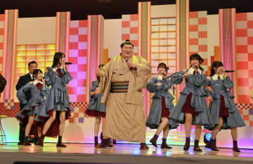 NHK福祉大相撲で熱海富士ハッスル！「恋するフォーチュンクッキー」を熱唱 冒頭でSTU48と