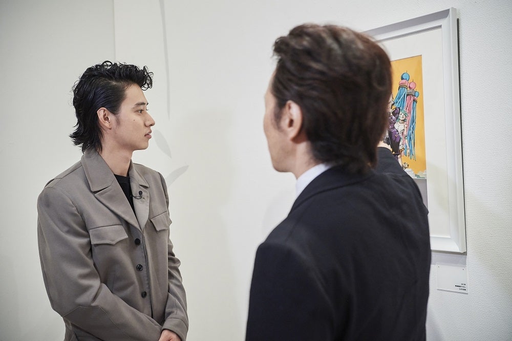 山崎賢人、荒木飛呂彦 （C）2017 映画「ジョジョの奇妙な冒険 ダイヤモンドは砕けない 第一章」製作委員会　（C）LUCKY LAND COMMUNICATIONS／集英社