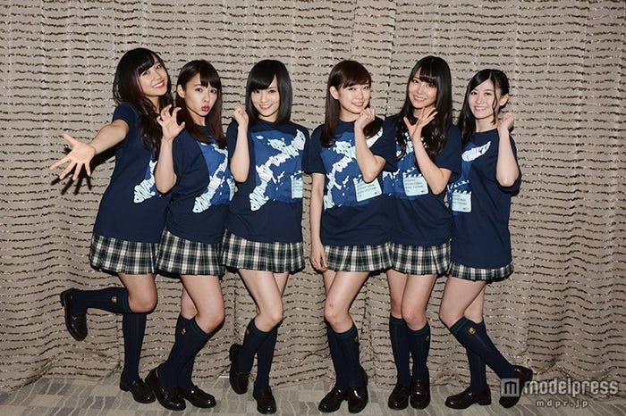 (左から)薮下柊、山田菜々、山本彩、渡辺美優紀、白間美瑠、上西恵