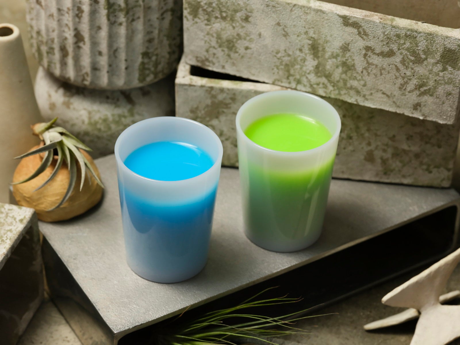 ブルーミルク、グリーンミルク各税込1,190円（C）＆ TM Lucasfilm Ltd．