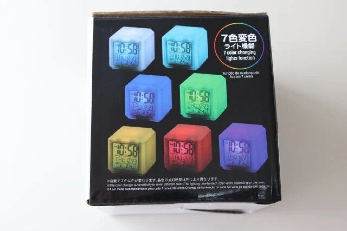ダイソー「7色変色ライト付デジタル時計」パッケージ裏面の7色ライトイメージ ダイソー「7色変色ライト付デジタル時計」パッケージ裏面の7色ライトイメージ