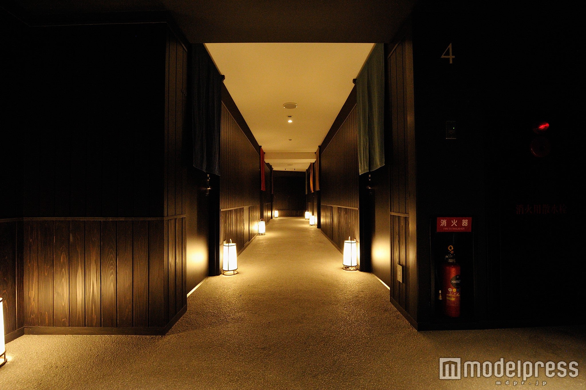 “Incredible”な空間から、寛ぎに満ちた「静」の居室へと誘う／画像提供：SHIBUYA HOTEL EN