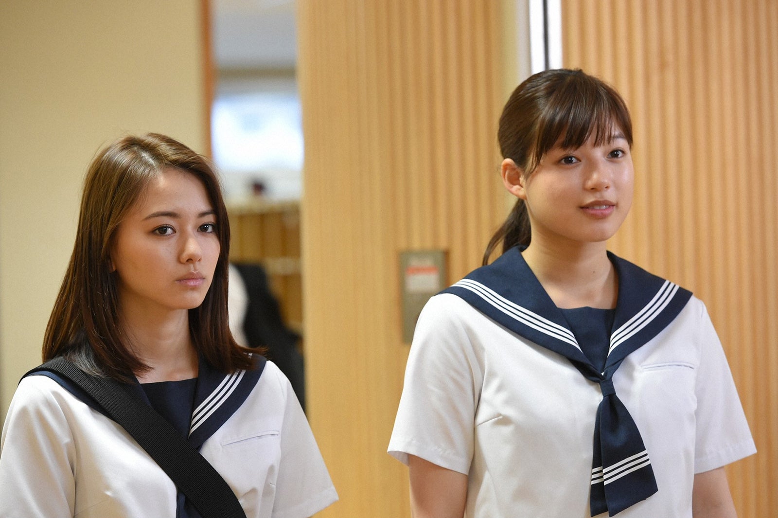 山本舞香、石井杏奈／「チア☆ダン」第2話より（C）TBS