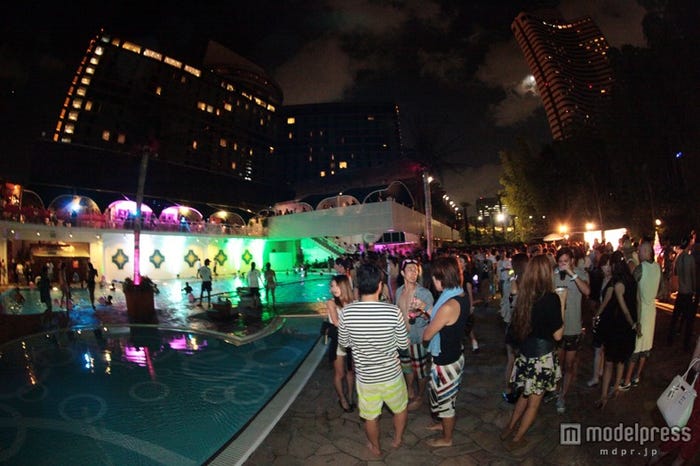 完全招待制の「TGC 2013 A/W AFTER PARTY TGC Night Pool Party」(C)TGC Night Pool Party 2013